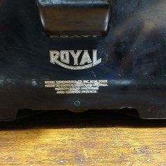 1930’s Royal KHM Working Antique Desktop Typewriter in good condition TD