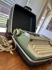 VINTAGE SMITH CORONA CORONET ELECTRIC TYPEWRITER GREEN Turns On Types