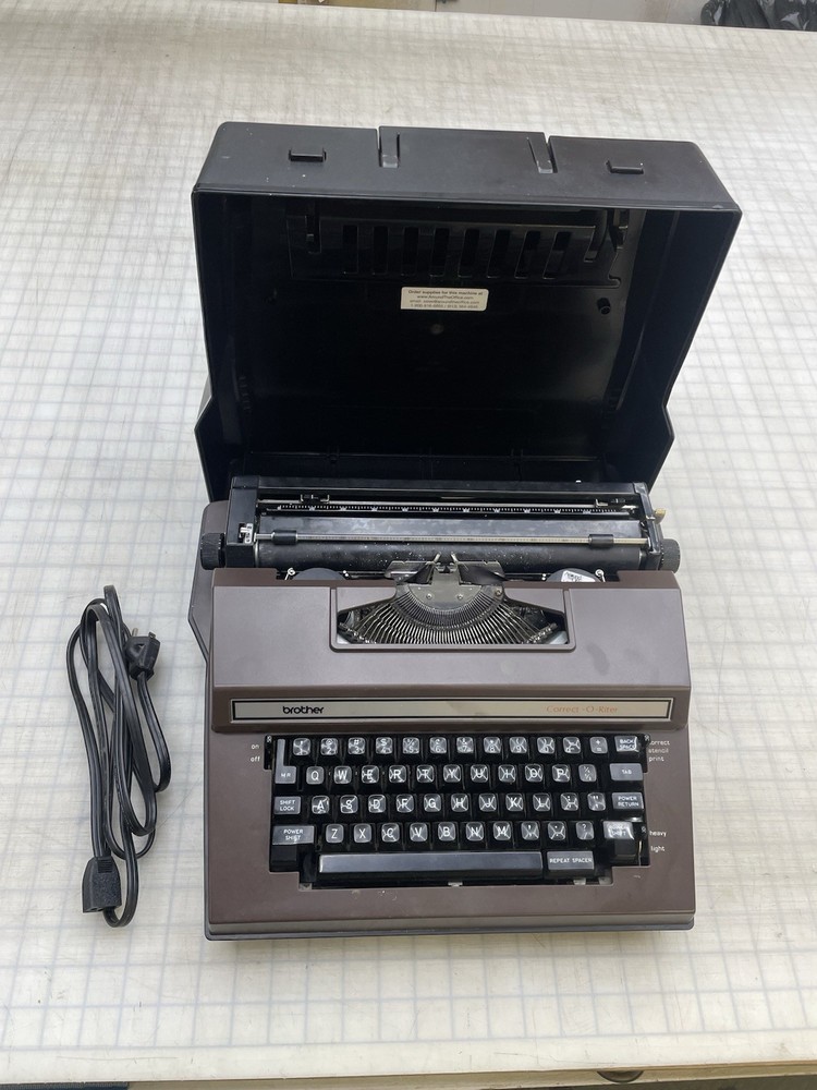 BROTHER ELECTRIC TYPEWRITER MODEL 3800 CORRECT-o-RITER WITH HARD CASE & POWER CO
