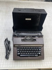BROTHER ELECTRIC TYPEWRITER MODEL 3800 CORRECT-o-RITER WITH HARD CASE & POWER CO