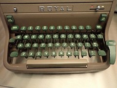 WORKS GREAT Vintage 1940s Royal Magic Margin Typewriter – Grey w Green keys