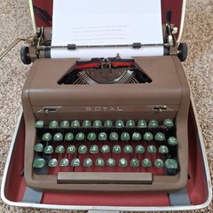 1950s Royal Quiet De Luxe Portable Typewriter w/ Case Green Keys WORKING