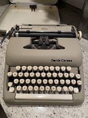 1959 Smith Corona Sterling #5A871569 w/Original Tweedy Holiday Case TESTED WORKS