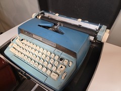Smith Corona Coronet Automatic 12 Electric Typewriter Blue Vintage Case 1970s