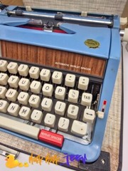 Brother Opus 885 Typewriter blue with case in excellent condition with case