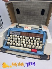 Brother Opus 885 Typewriter blue with case in excellent condition with case