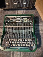 Vintage Green L.C. Smith Corona portable Typewriter | Rare 1930s, with case