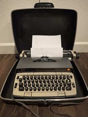 Smith-Corona Electra 220 Electric Typewriter with case Tested & Works