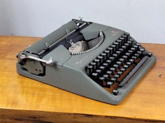TYPEWRITER OPTIMA / SAFE & FAST SHIPPING /AUCTIONS FROM RETROSFERA / 打字机 打字機