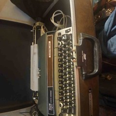SCM Smith Corona Electra 220 Electric Typewriter with Case