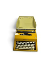Vtg Montgomery Ward Escort 55 Yellow Portable Typewriter in Case Spain 1970s