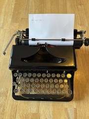 1930s Royal O Model Glossy Black Vintage Portable Typewriter – Working Cond.