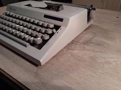 Triumph Adler Contessa 2 Deluxe Vintage Typewriter, QWERTZ , 1971.