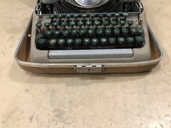 1957 Vintage Smith-Corona Clipper Portable Typewriter Working With Case