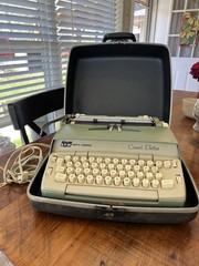 VINTAGE SMITH CORONA CORONET ELECTRIC TYPEWRITER GREEN Turns On Types