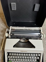 1966 Olympia SM8 Typewriter – Near Mint – Serviced – Senatorial No.71 Font