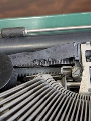1930s Remington Portable 3 Duo Tone Typewriter – Green – Tested