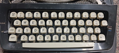 Royal Skylark Vintage Typewriter with Hard Case FOR PARTS ONLY #6650063 1966