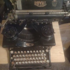 1929 Royal Model 10 Manual Typewriter Glass Keys Black Antique USA StandardElite