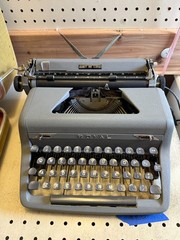 1953 Grey Royal Quiet Deluxe Portable Typewriter w Case – Works!