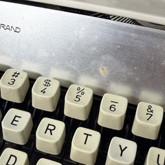 Vintage 1970s Sperry Rand Remington 666 Manual Typewriter With Case READ!!