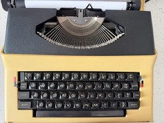 Royal Apollo 10 Portable Manual Vintage Metal Typewriter with Case