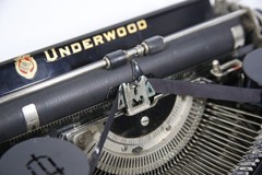*WORKING* – UNDERWOOD PORTABLE TYPEWRITER ELLIOTT FISHER CO. – W/ CARRY CASE