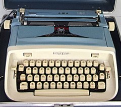 Vintage ROYAL Safari Blue Typewriter w/Case WORKS