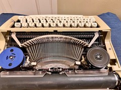 1966 Royal Royalite Portable Typewriter – Made in Holland – Works Well