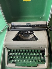 Vintage 1957 Royal Companion Portable Typewriter RS3569305 Elite 12CPI Very Nice