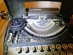 1946 Smith-Corona Sterling 4A Type Writer And Case ( No Manual )