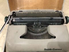 1957 Vintage Smith-Corona Clipper Portable Typewriter Working With Case