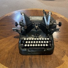 Antique Oliver Batwing Typewriter No 9