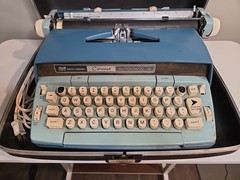 Smith Corona Coronet Automatic 12 Electric Typewriter Blue Vintage Case 1970s