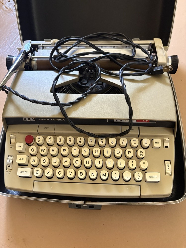 Vintage 1960s Smith Corona Electra 110 Electric Typewriter w/ Case