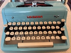 Vintage 1957 Royal Quiet Deluxe Teal Blue Typewriter & Tweed Case VGC New Ribbon