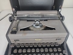 1940’s Royal Arrow Vintage Portable Typewriter