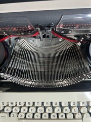 Vintage 1967 Nice Royal Safari Portable Typewriter W/Case – Types & Looks V/Well
