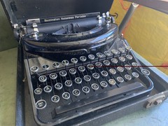 vintage 1935 Remington Noiseless Portable Typewriter Black Art Deco w/ case