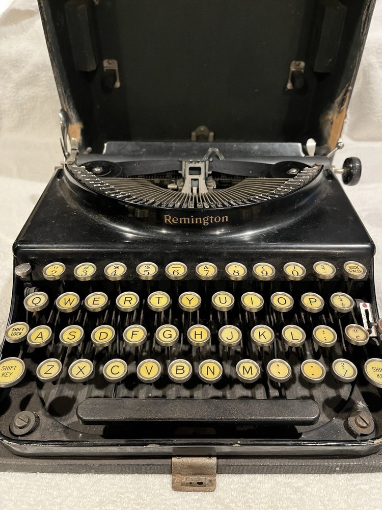 10/7/1927 Remington Typewriter Same Used By WW 2 Officers To Type Reports .