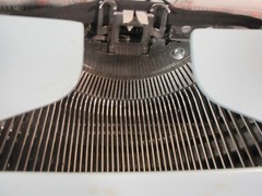 VTG Signature 500 Manual Portable Typewriter MONTGOMERY WARD Model 8004