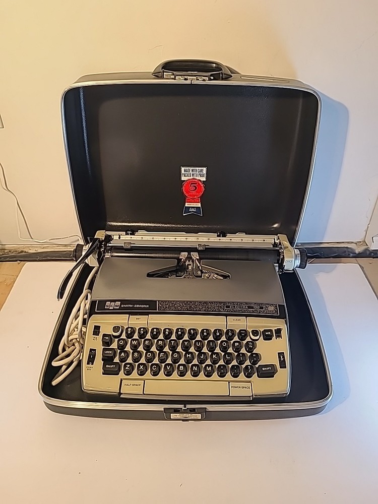 Vintage Smith Corona Electra 120 Electric Typewriter, Incl Case & Key, Works!