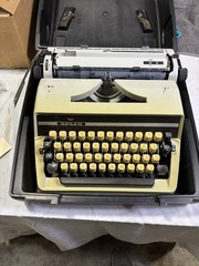 VTG. 1970s Adler J2 Manual Portable Typewriter with Hard Cover