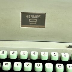 Hermes 9 Typewriter Swiss Made 1960s Vintage Antique PICA English Keyboard Rare
