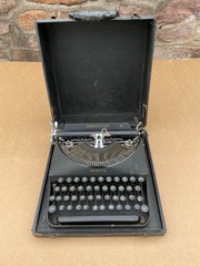 WONDERFUL Vintage 1930s REMINGTON REMETTE Portable Typewriter w/Case, Working