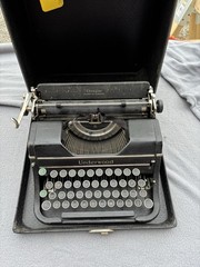 Vintage 1930s 40s Underwood CHAMPION Manual Portable Black Typewriter with Case