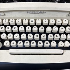 ROYAL SAFARI BLUE WHITE TYPEWRITER w/ Hard Case Paperwork “For Parts”