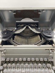 Antique 1940 Royal KMG Metal Art-Deco Tombstone Glass Keys Typewriter Beautiful