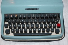 Vintage Olivetti Underwood Lettera 32 Portable Typewriter w/ Case – Italy