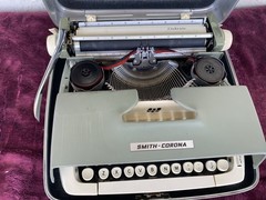 Smith Corona Galaxie Portable Manual Typewriter Machine Vintage Case